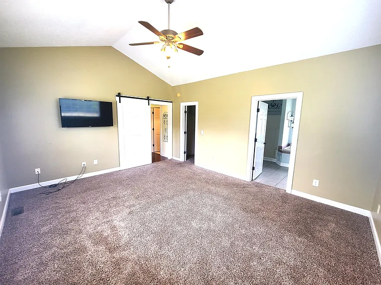 518 Cloverfield Ln — Photo 13