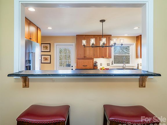 4th image of 39 N Pershing Rd