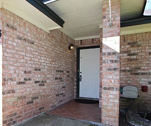 3rd image of 13 Dog Wood Ct