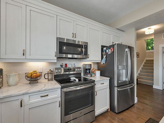 5th image of 2 Lake St APT B
