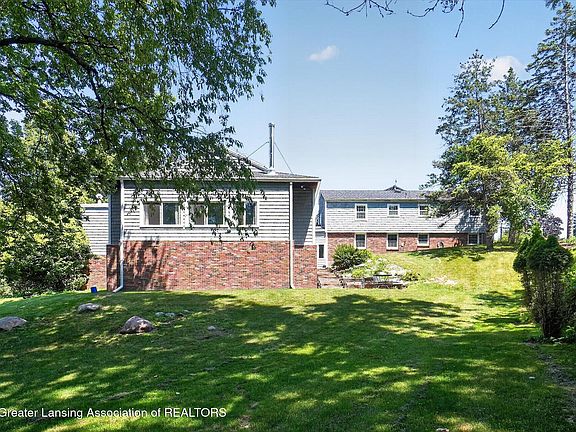 3rd image of 4426 Barton Rd