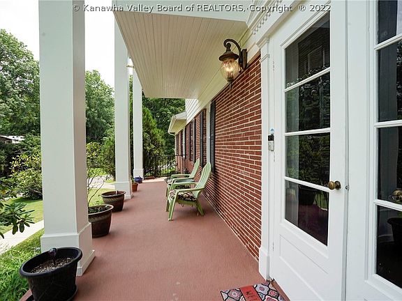 5th image of 300 Staunton Ave