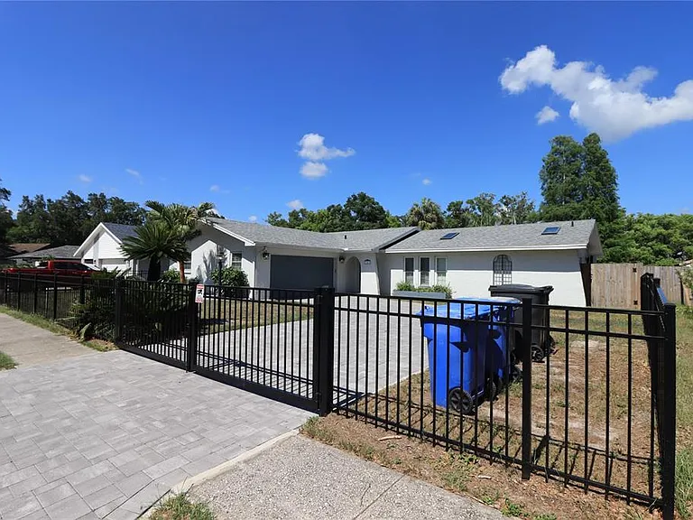 17815 Sunrise Dr — Photo 2