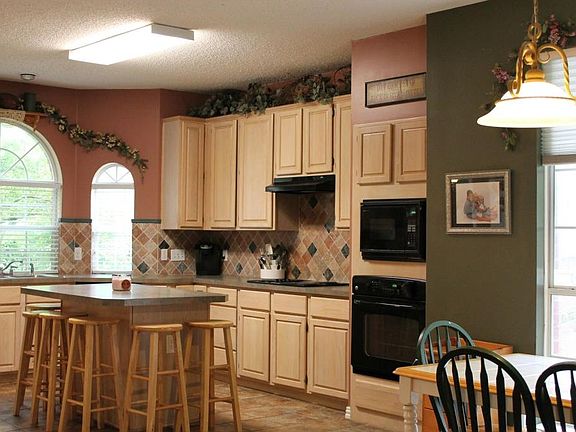 3rd image of 601 Heartland Dr