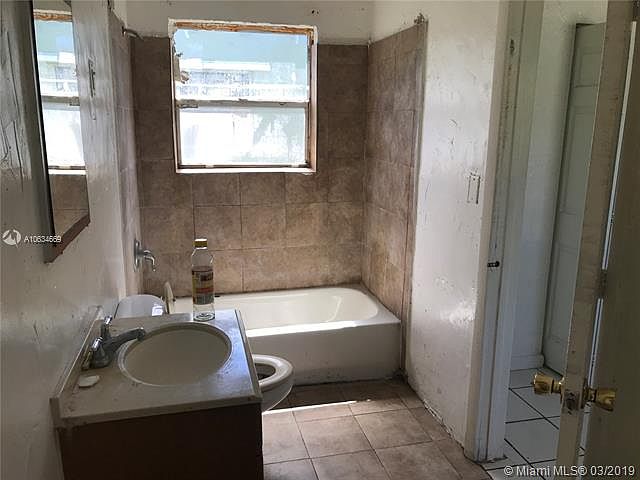 2nd image of 612 SW 10th Ave #0