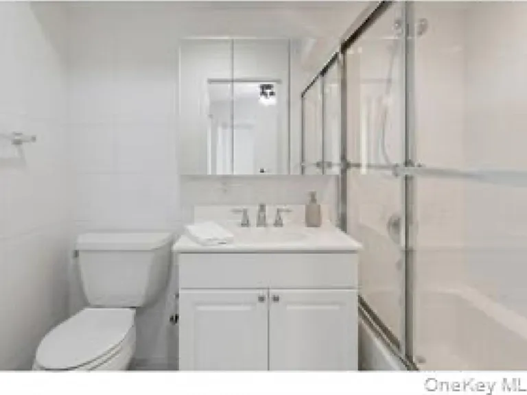 27 Woodside Ave #2B — Photo 9