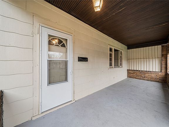 2nd image of 620 Broadway Ave