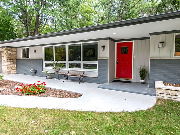 2nd image of 4209 Sherwood Ct