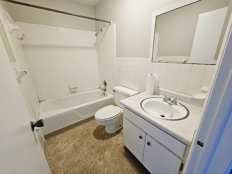 3246 S Polk Ave #2 — Photo 8