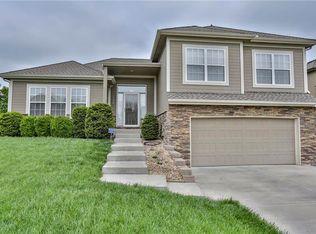 1720 NE Nine Oaks Dr, Lees Summit, MO 64086