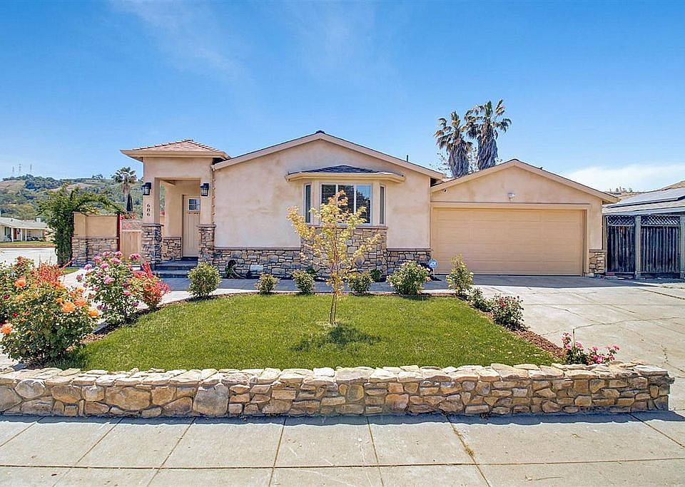 1st image of 686 Los Huecos Dr