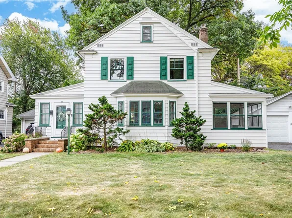 33 Elm Dr, Rochester, NY 14609