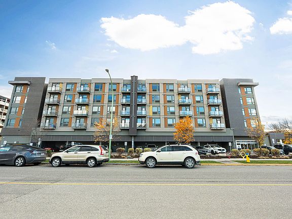 3rd image of 925 Leon Ave #435