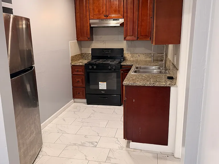 5265 Pirotte Dr — Photo 2