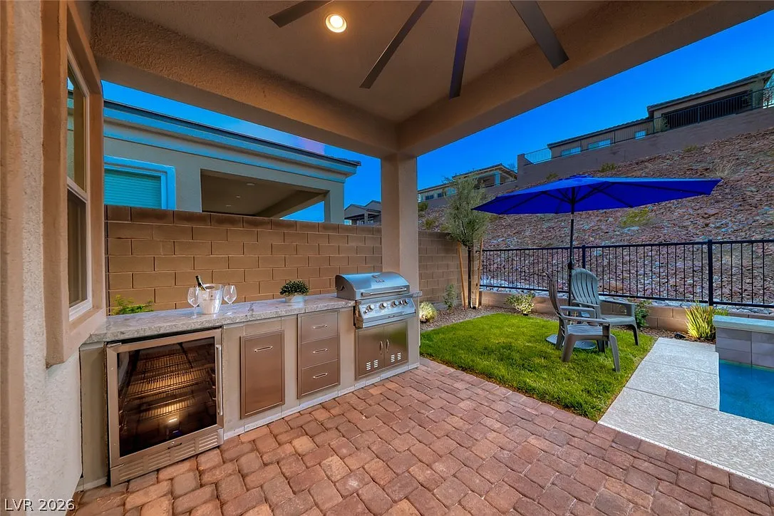 3 bed, 2.5 bath, 2296 sqft, $3,995 — Photo 4