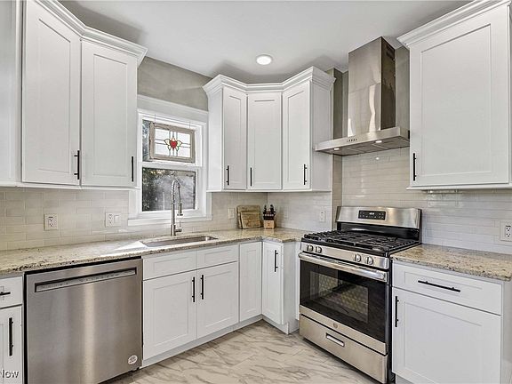 4th image of 12536 Clifton Blvd