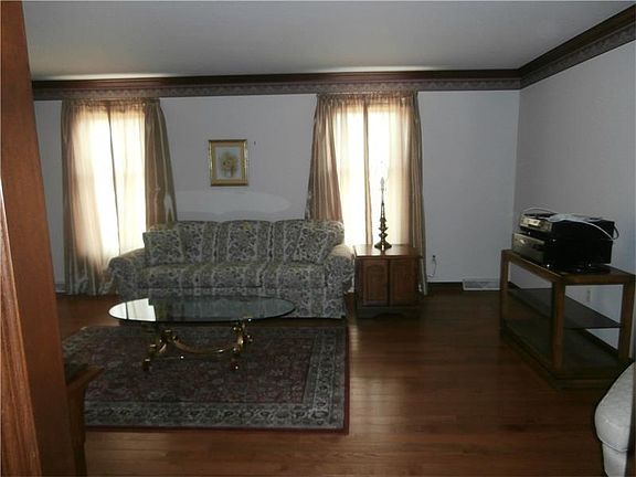 3rd image of 5031 Hartlin Dr