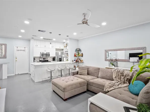 9850 Pagewood Ln APT 1302, Houston, TX 77042