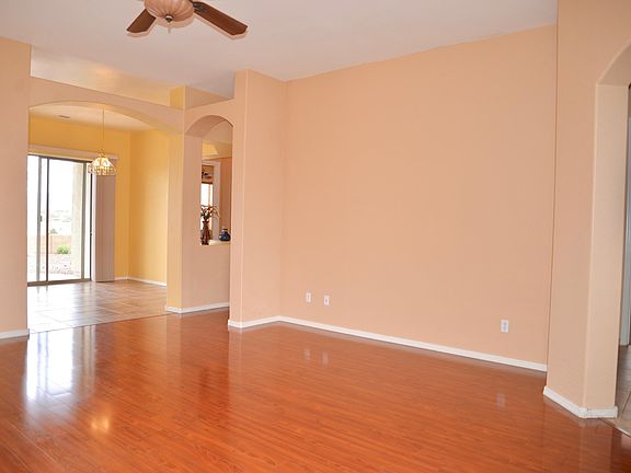 2nd image of 647 W Saddle Creek Dr