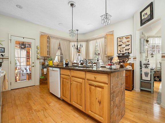 4th image of 5122 Arrowhead Ct