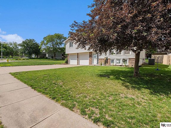 4th image of 360 Windsor Dr