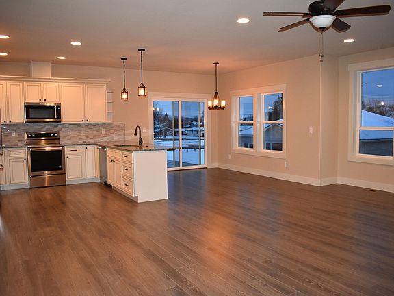 Living/dining/kitchen