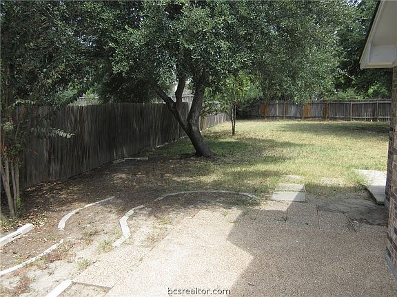 5th image of 405 Princeton Cir