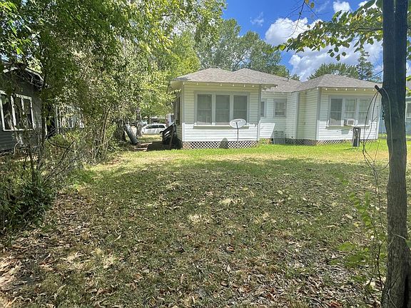 2nd image of 120 Southend Blvd