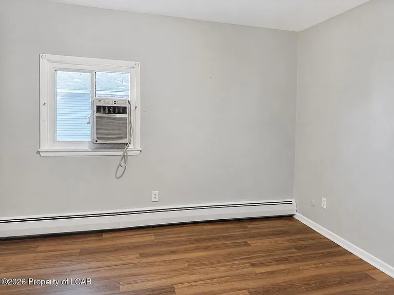 17 Catlin Ave — Photo 10