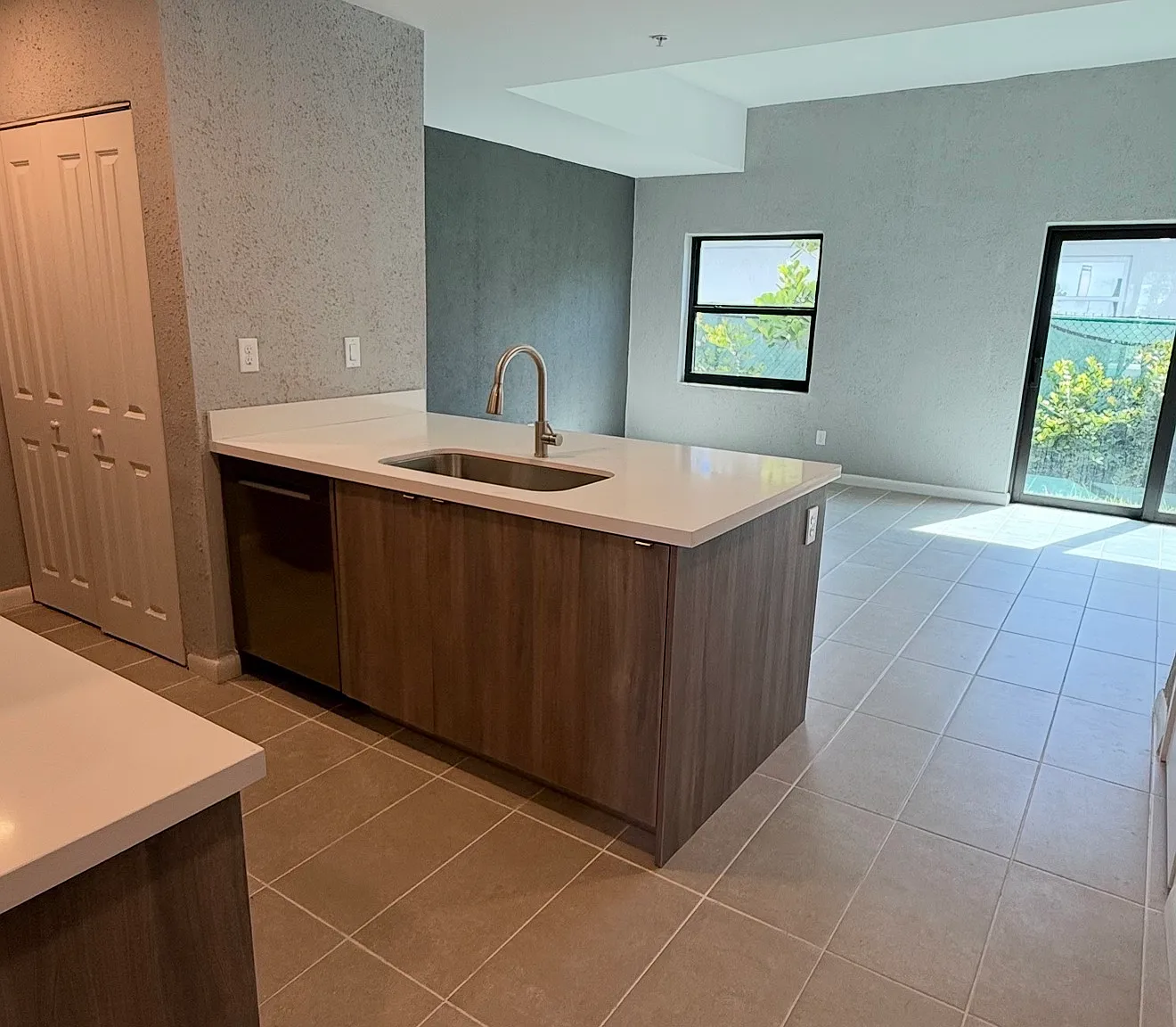2511 Pierce St — Photo 3