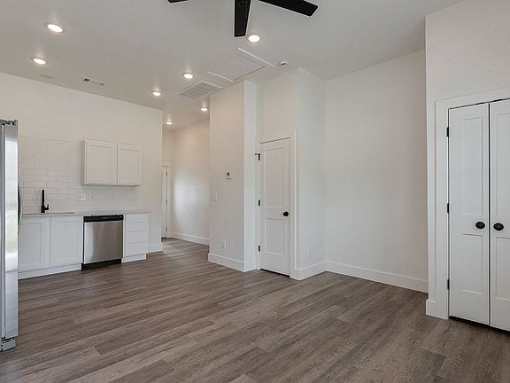 5th image of 203 E 12th St #203