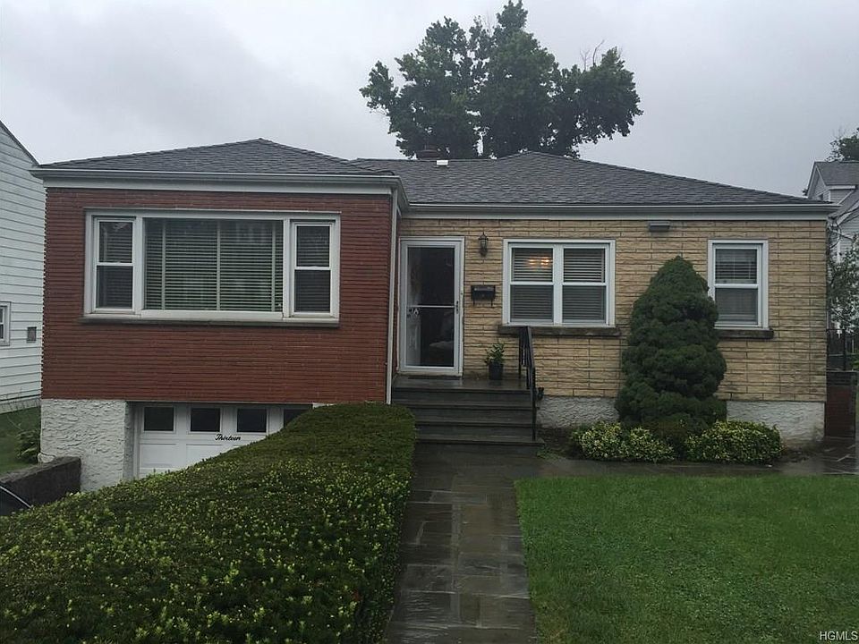 1st image of 13 Surrey Ln