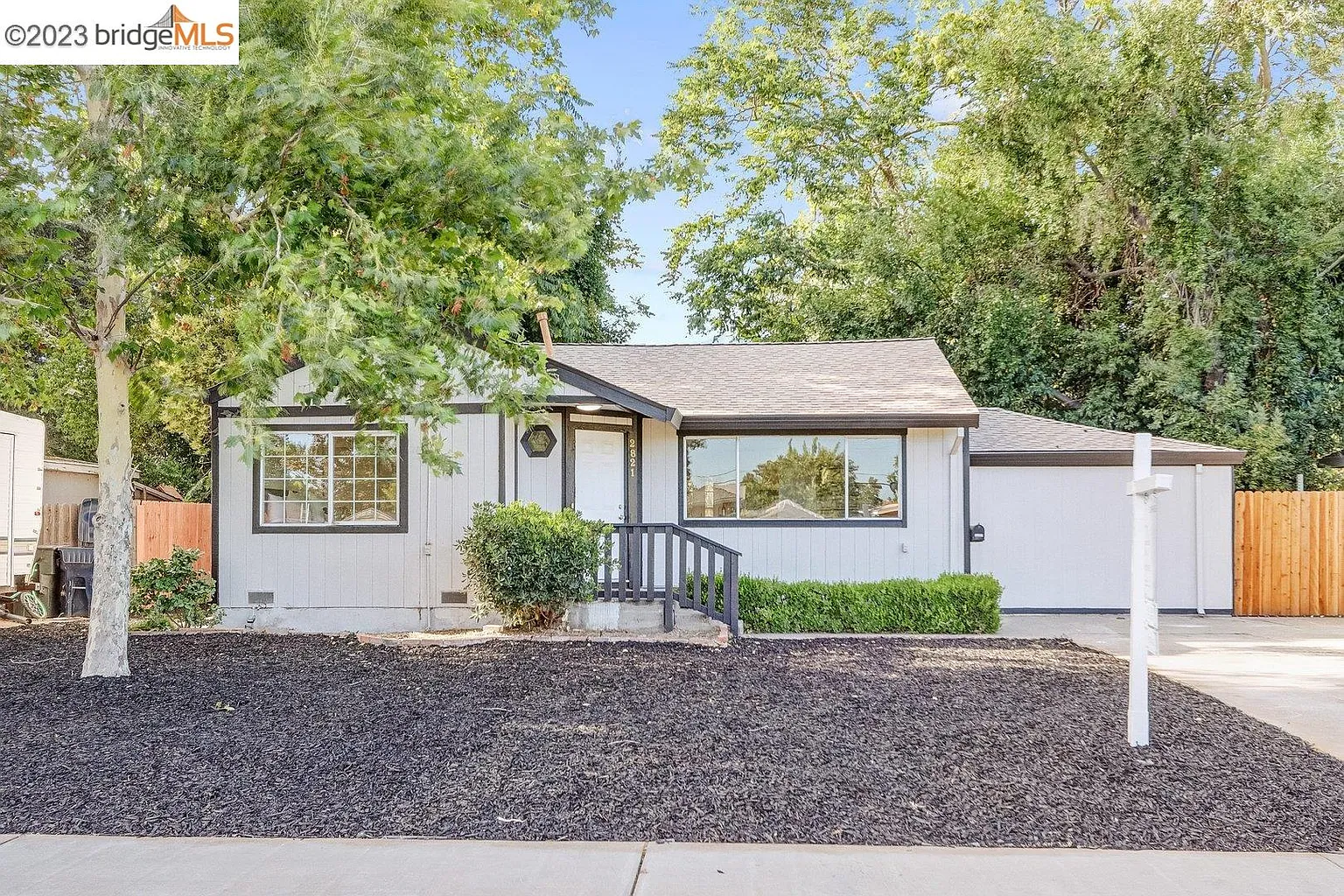 2821 23rd Ave photo 1