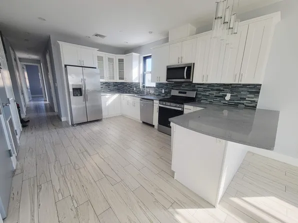 540 5th Avenue image 1 of 42