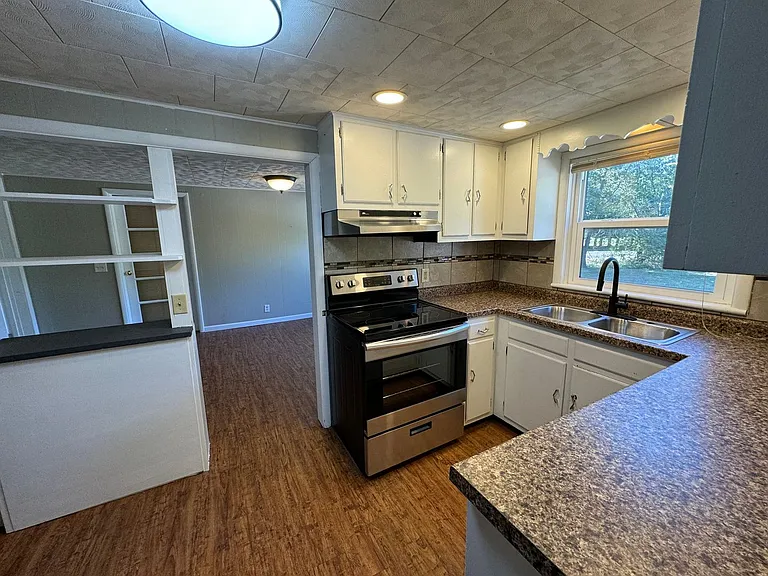 904 E Elkhart St — Photo 3