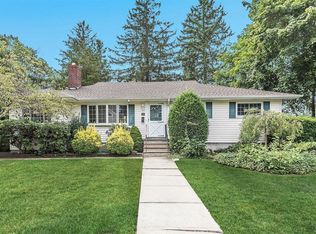 58 Peacock Ln, North Babylon, NY 11703