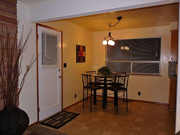 2nd image of 1700 Lyle Ave