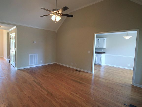 5th image of 626 Winthrop Ave