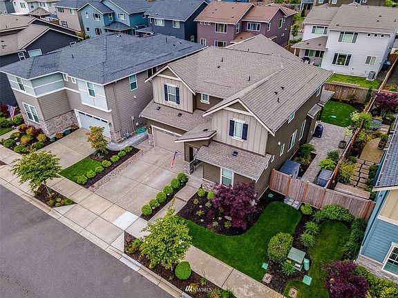 Large flat driveway. Low maintenance yard.
