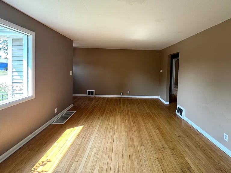 6343 51st Ave — Photo 3