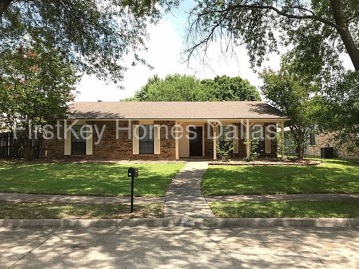 1st image of 833 Warwick Dr