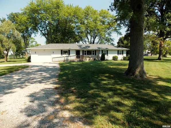 517 S Walnut St, Sandoval, IL 62882