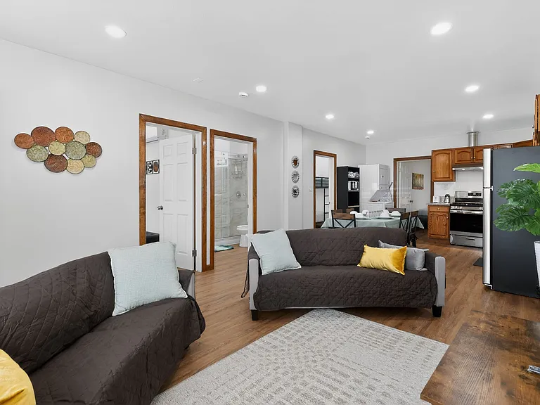 917 W 62nd Pl #1 — Photo 32