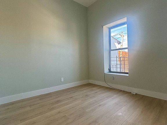 4th image of 2850 W 17th St