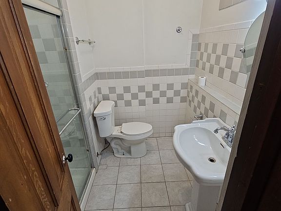 2nd image of 134 N Longwood St