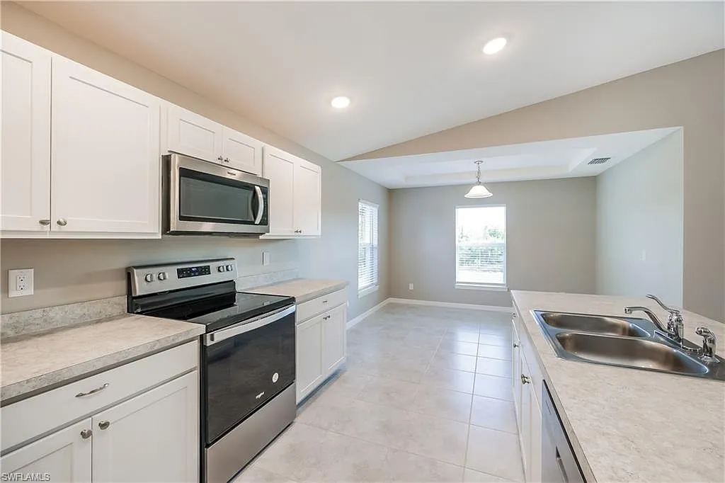 3 bed, 2.0 bath, 1550 sqft, $2,190 — Photo 4