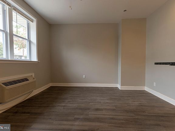 5th image of 3127 Cedar St #1F