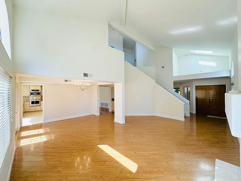 6635 Soaring Dr — Photo 8