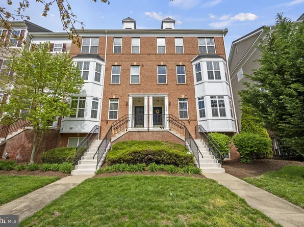 5522 Capital Gateway Dr #408, Suitland, MD 20746
