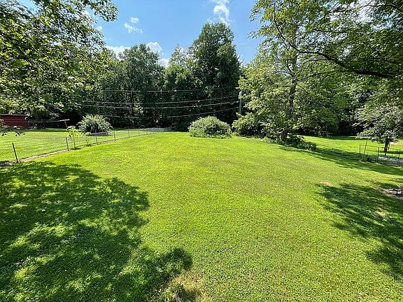 2nd image of 165 Gloria Dr